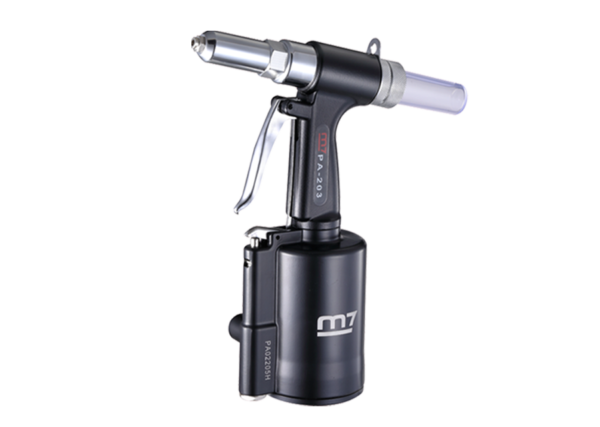 PA203N_1 RIVETEUSE Système hydropneumatique Mâchoires en acier allié. Cylindre et piston avec finition chromée pour limiter les frictions et permettre de libérer rapidement les rivets. Utilisation à 360°. Outil conçu pour une utilisation intensive.