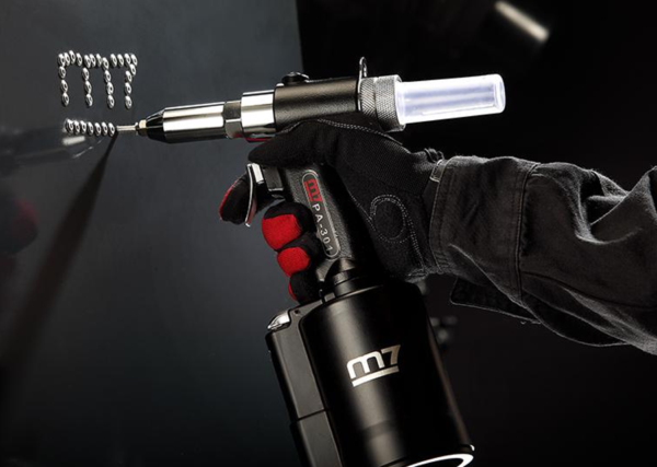 RIVETEUSE Système hydropneumatique Inclus les buses: 2.4, 3.2, 4.0, 4.8 mm.